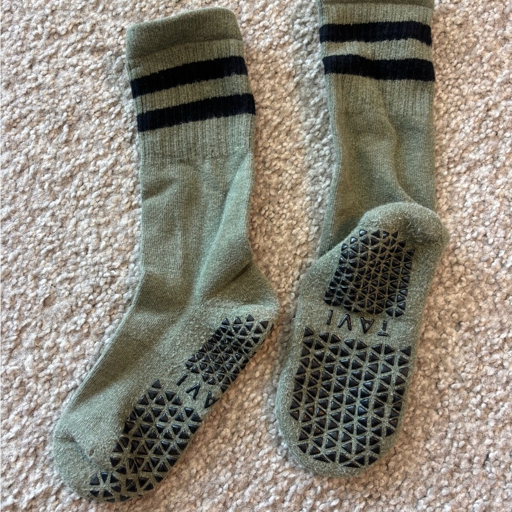 Pilates Grip Socks - Picture 4 of 5